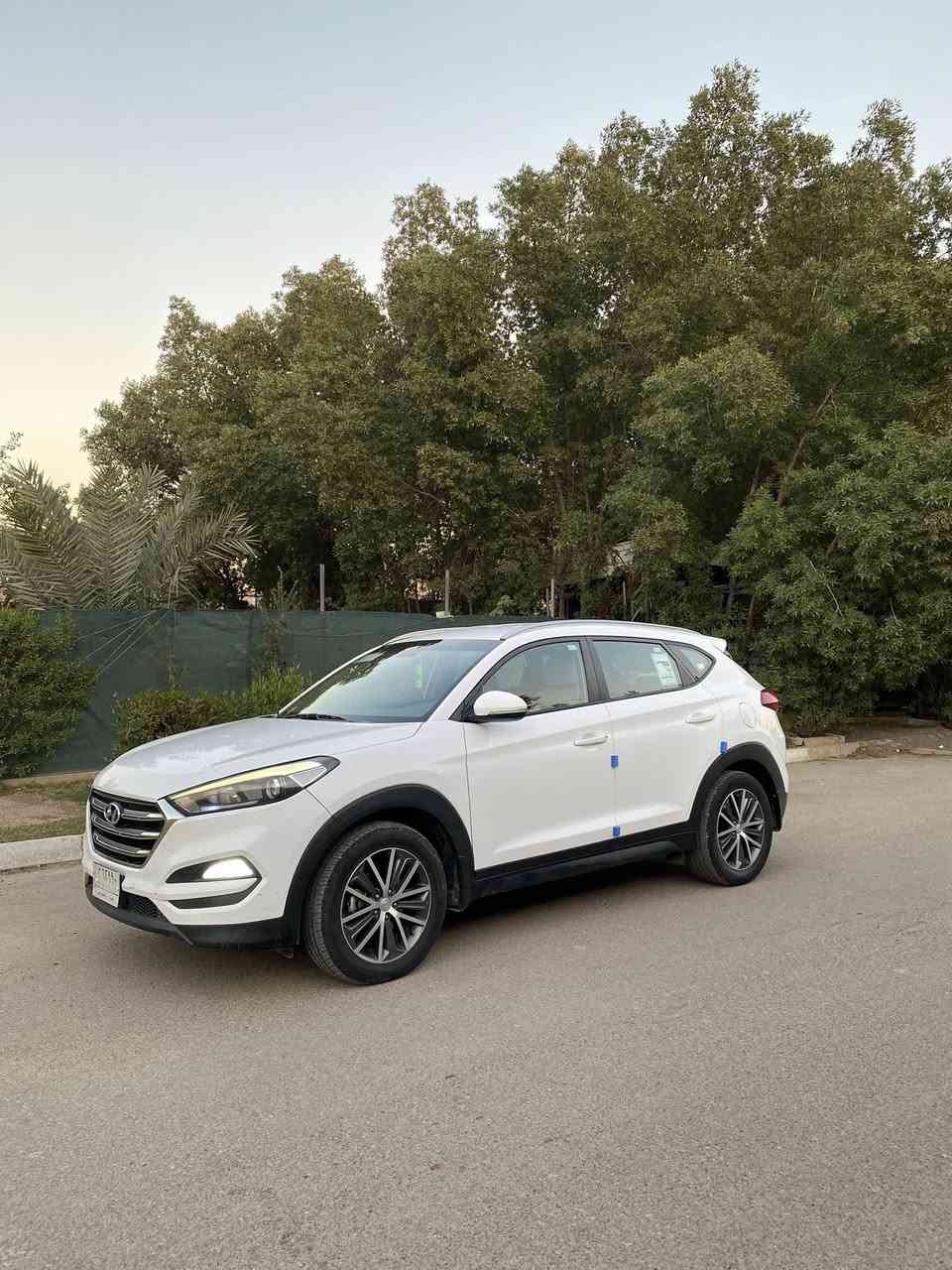 السلام عليكم
توكسان وكالة خليجي ٢٠١٦ رقم بغداد 
محرك دوش ٢٠٠٠ ماشية ١١٥ الف 
مواصفات السيارة واضحة بالصور 
مكفولة من الصبغ والتبديل 
بيها بارد بالجاملغ الامامي فقط 
مكاني بغداد البلديات / سعرها ١٦٧ 
للاتصال فقط : ***********
