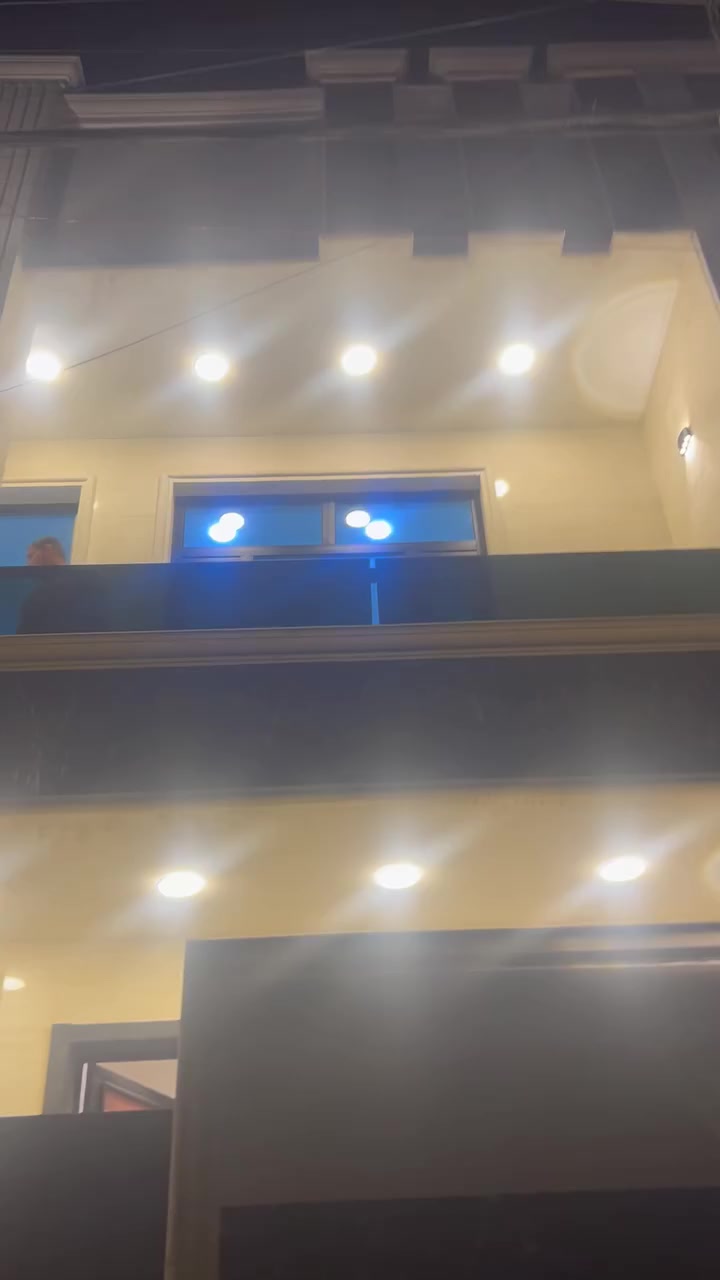 سلام عليكم يوجد لدينا دار للبيع المساحه ١٠٠م واجهه ٥ً في ٢٠ طابو صرف بناء جديد يحتوي على ثلاث غرف نوم وصاله ومطبخ وخدمات الموقع حي الجهاد ديوان الاصيل للستفسار ***********
