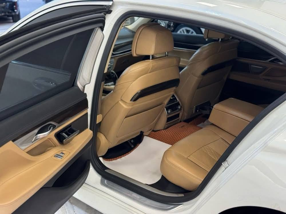 BMW 740i INDIVIDUAL 2022
Engine: V6 3.0 Turbo 🚀 
رقم اربيل جاهز 
ماشي 75 الف 
شبر صبغ 💎 
بدون حادث 
فول موصفات 💯 
وارد امریکي 🇺🇸
سعر 435 وەرقە بي مجال 
📍مکان سیارة اربیل 
~~~~~~~~~~
***********
***********
~~~~~~~~~~
BMW 740i INDIVIDUAL 2022
Engine: V6 3.0 Turbo 🚀 
ژمارە هەولێر جاهیز 
75 هزار روشتووە 
بستێکە بویاغە 💎 
بێ دەعم 
فول موصفات 💯 
وارد ئەمریکی 🇺🇸 
نرخ 435 وەرقە و مجال 
📍شوێن هەولێر أربيل, العراق


**إذا كنت صاحب هذا الإعلان وتريد حذفه لأي سبب، رجاءا أرسل رسالة إلى الدعم الفني**