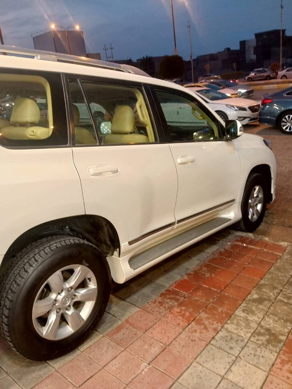 السلام عليكم 
 برادو موديل ٢٠١٦ خليجي بدون حادث مكفوله كفاله عامه 
Txl فتحه الكشنات الاماميه كهرباء جلد
رقم بغداد ابيض 
تخم تاير جديد 
مري شفط 
كامر اماميه خلفيه 
حساسات خلفيه 
دبل بصمه 
تشغيل عن بعد 
سبير السياره مانازل ابد 
السياره جديده مامفتوحً بيها برغي 
٦ سلندر فور ويل 
لايتات زنون 
وباقي مواصفات البرادو txl
مكان السياره الانبار الفلوجة 
 السعر 34.5 الف دولار 345 ورقه وبيها مجال  
للتواصل على الرقم ***********
