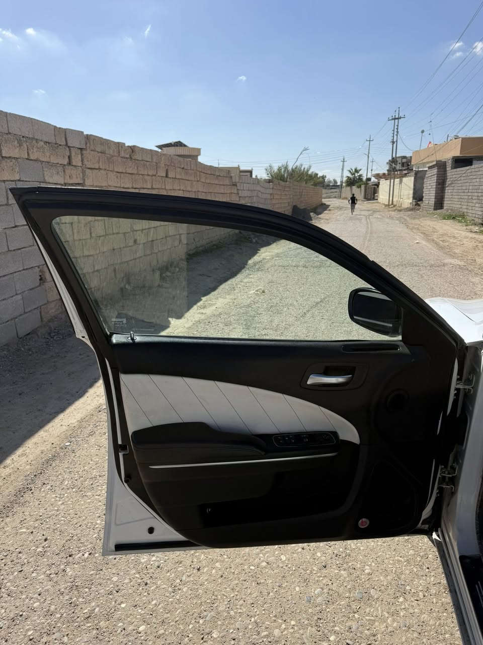 (السلام عليكم)
للبيع او مراوس بارتي حصراً
جارجر (2016) (6)سلندر (3600)
رقم بغداد باسمي 
وارد كندي طابه كلين 
بلعراق صاير بيها حادث جاملغ امامي عكس السايق يعني حادثها قطعه وحدة وجاملغ امامي جهة السايق سرقه يعني فقط مبدل مال شركة بلادي 
ونص باب وقبغ صندوك صبغ اثر شخط بدون فتح 
لغود شواصي كفاله 
كير محرك اكسل خير من الله 
حداديه تايرات تبريد تدفئة خير من الله 
تحكمات ستيرن 
شاشة جبيره 
كير طياره 
دخول ذكي 
شفتات سرعة 
تدفئة كشنات 
كشنات حضن بلادي جلد
عنوان السيارة (صلاح الدين)
للاستفسار (***********)
السعر (168) وبيها مجال 
والي متعجبه السياره ان شاء الله يلكة الأحسن منها تجي شوفها وتشلع عيوني ماكطع سعر بل تلفون
