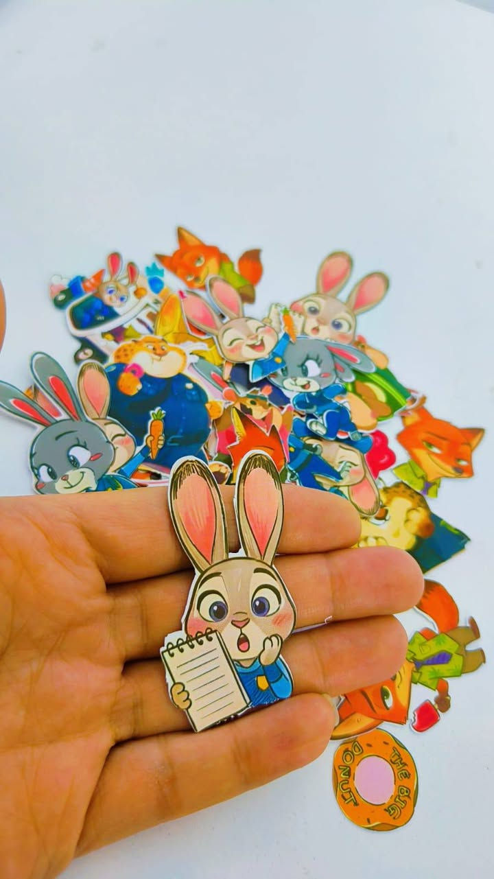 ستيكر 
ضد الماء 
تكدرون تلسقو على لابتوب والايباد وحتى كفر التلفون
وعلى دفاتركم الحلوة
وحتى على الانج بوكس وكوب 🩷🩷🩷
وبسعر مناسب جدا جداجدا
يتوفر توصيل


**إذا كنت صاحب هذا الإعلان وتريد حذفه لأي سبب، رجاءا أرسل رسالة إلى الدعم الفني**