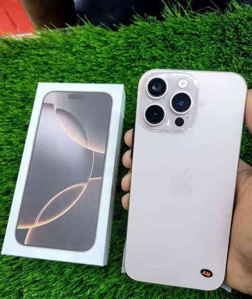 ايفون ١٦ برو ماكس 
ماستر شرق اوسط تك سيم كارت 
ذاكرة ٢٥٦ بطارية ١٠٠ قبل شهر اخذتة 
عارضة هسة بمليون و ٢٠٠ بي مجال للتواصل واتس او اتصال ***********
***********
