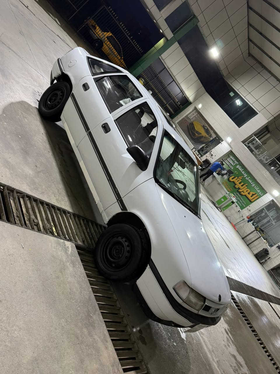 سيارة اوبل فكترا 1992 
شرط كير محرك صدر امامي خلفي جاهزها اربعه تايرات جددت سياره بلاديه بدون صبغ فقط هلال خلفي رقم سليمانيه تحويل مباشر سعر 36
***********
