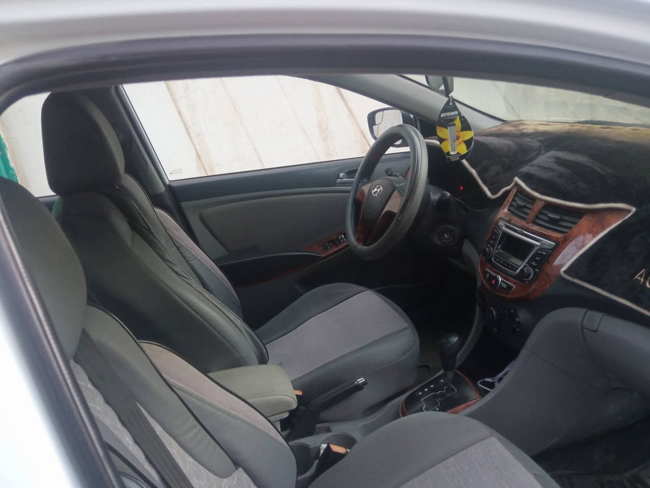 السلام عليكم 
سيارة اكسنت محرك GDI1600 رقمها بابل ومكانها في بابل نادر الثانية بأسمي و السعر ١١٥ التواصل على الرقم ***********
