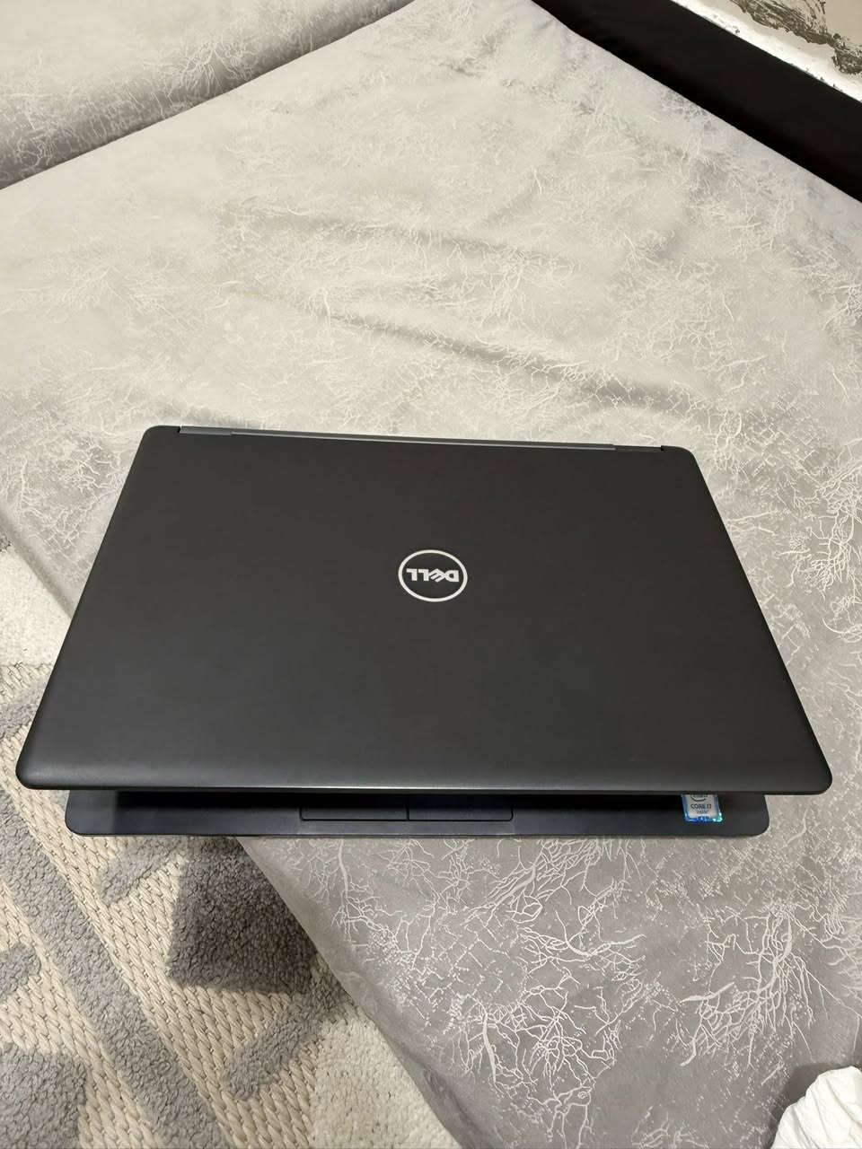 💻 للبيع لابتوب Dell Latitude 5480
🔹 المعالج: Intel Core i7-6600U (جيل سادس)
🔹 الرام: 8GB DDR4
🔹 الهارد: SSD 256GB (238GB فعلي)
🔹 كرت الشاشة: NVIDIA GeForce 930MX 2GB + Intel HD
🔹 الشاشة: 14 إنج
🔹 النظام: Windows 10 Pro
🔹 الحالة: شغال تمام، مناسب للدراسة والشغل والأوفيس
🔹 الاستخدام: تصفح، برامج مكتبية، برمجة خفيفة، مشاهدة
جهاز مكفول وشغال وبي ضمان وعلى فحص 
💰 السعر: 250 ألف (قابل للتفاوض البسيط)

📍 المكان: الفلوجة
📞 التواصل: خاص أو واتساب ***********
