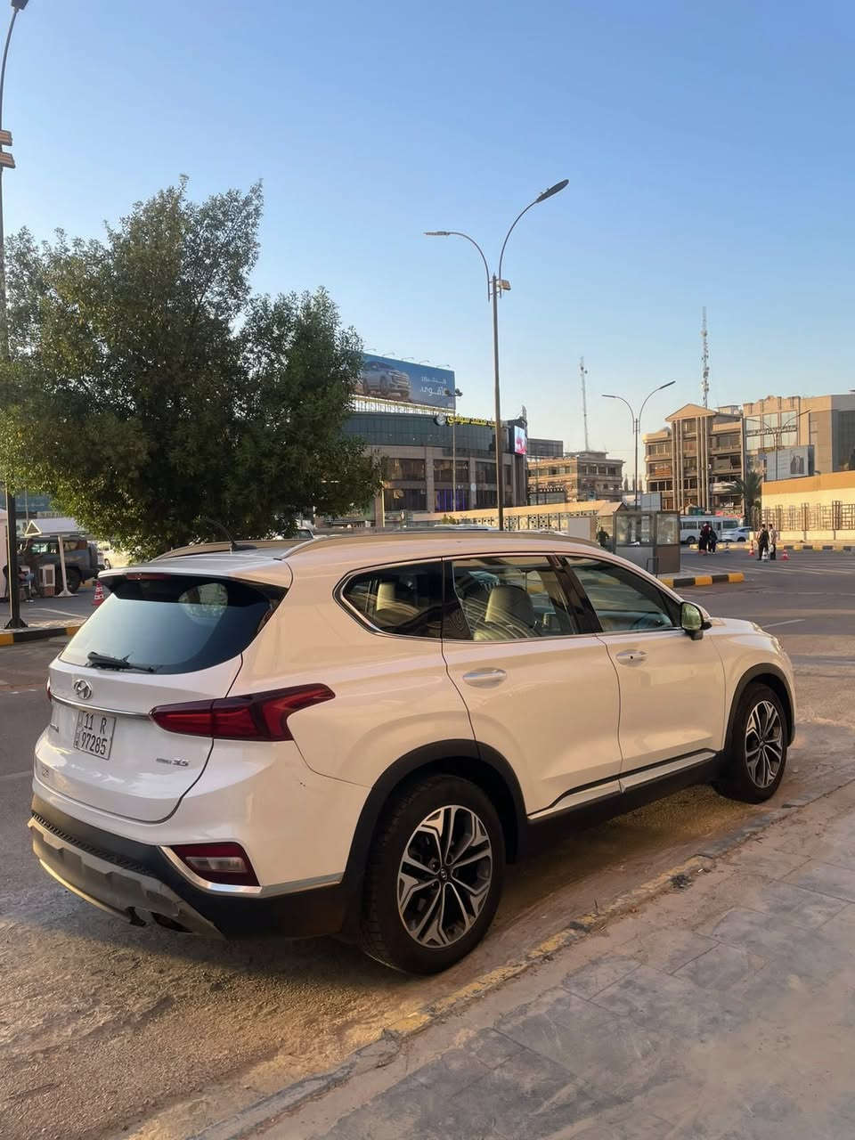 السلام عليكم
سنتافيه 2019 خليجي مكفولة بدون صبغ 
بانوراما 
6 سلندر 3500 
كشنات جلد 
سايد بريك كهرباء 
7 راكب 
نظام نزول المنحدرات
السعر210 وبيها مجال 
للاستفسار ***********
