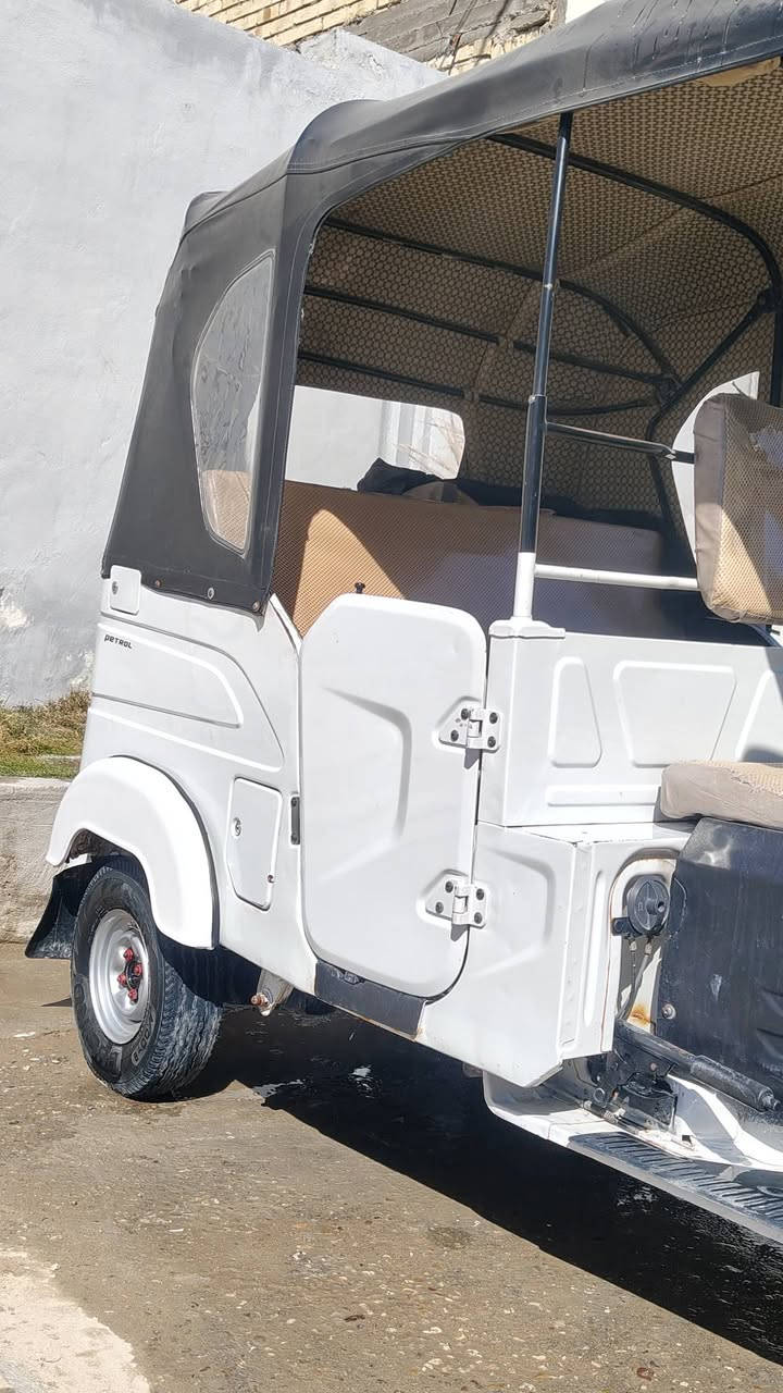 موديل 22 رقم وسنويه
كفاله محرك  ما مفتوح فقط زنجيل 
فقط بارد شبر بلغد بدون صبغ ولا معجون 
الباقي كله مكفول كفاله عامه 
السعر 8200 وبيها مجال بصيط 
مكاني نجف كوفه 
***********
