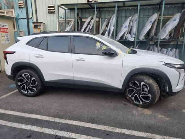 سلام عليكم تراكس 24 سياره اقتصاديه Rs  
رادار امامي 
رادار خلفي جوانب 
فول عده الفتحه
يرباكات سليمه
ماشيه50
سياره راجعه بارد
رقم بغداد بسمي
سعرها140$ وموضح حادثها بلصور 
‭0773 558 6885‬
