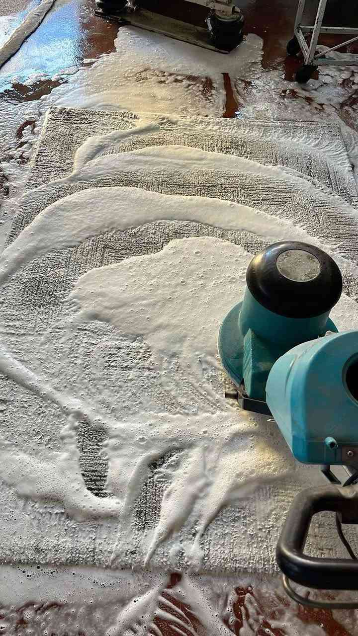 ✨ معمل البركة للغسيل السجاد  ✨
🧼 غسيل تخم (قنفات) موقعي داخل البيت وبأجهزة حديثة
تنظيف عميق • تعقيم • إزالة البقع والروائح
يرجع تخمك نظيف وكأنه جديد 💯
💺 الأسعار:
▪️ 10 مقاعد — 50 ألف
▪️ 8 مقاعد — 40 ألف
▪️ 6 مقاعد — 30 ألف
▪️ 5 مقاعد — 25 ألف

🧽 غسيل السجاد بأجود انواع المنضفات لازاله اصعب البقع بسعر 1000 دينار للمتر المربع فقط

🚚 خدمة سريعة • عمل متقن • مواد آمنة على القماش
و يوجد خدمة توصيل 🛻 
📞 للحجز والاستفسار راسلنا خاص أو اتصل الآن     
      *********** واتس اب
