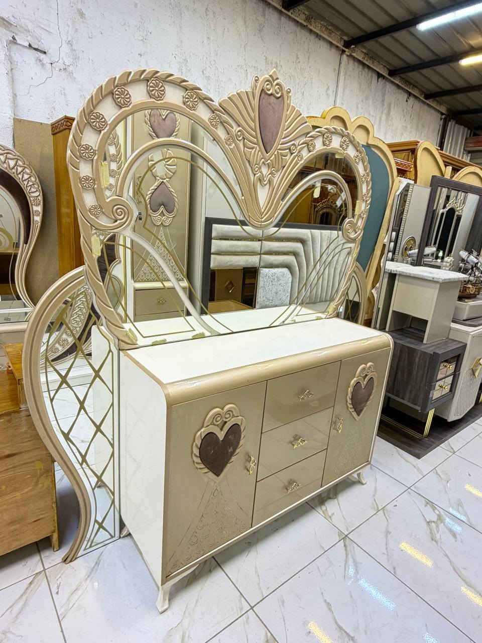 غرف نوم مستخدمه للبیع متوفر التوصیل مجانی مع الشد9قطع900
للحجز وتواصل خاص
واتسآب ***********
