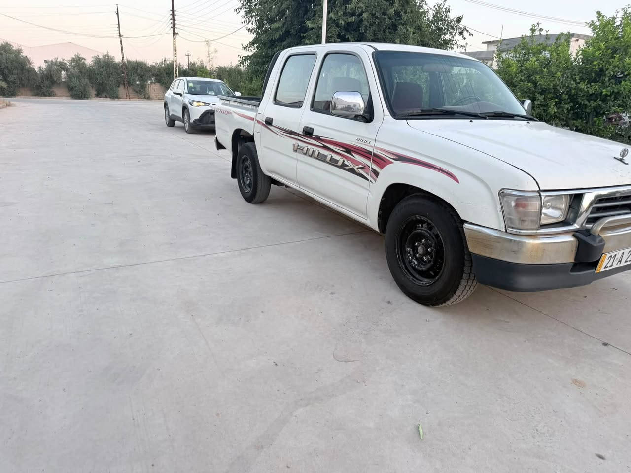 لبيع تويتابيكاب هايلوكس موديل 2000رقم سليماني بيه اربع قطع صبغ ***********
