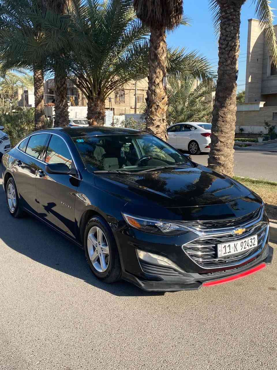 السلام عليكم 

للبيع ماليبو LT موديل 2023 لون أسود  

السيارة مكينه 1500T cc

ماشيه ٤٦ الف ميل مستوردها اني ماشيه بأمريكا ٤١ الف 
يعني مشي العراق ٥ الاف ميل 

مبدللها دهن ٣ مرات كل ٣ الاف كيلو واول ما جبتها وكله اصلي + بانزين محسن يعني انسى شي اسمه دوانز واي مشاكل ثانيه 

مواصفات الLT 

تبريد قطعتين 
كشن كهرباء 
شاشه كار بلي 
مانع تصادم وحساس داتا شو
رادار امامي 
رادار جانبي 
رادار خلفي
نقطه عمياء
تدفئة كشنات
وباقي تفاصيل الLT المعروفة 

السيارة صور حادثها موجوده بالمنشور كاصها دعاميه فقط وبيها قطعتين بأمريكا مرشوشات باب السايق والجاملغ 
بدون اي دواخل + بيها رصعه صارت بالجاملغ ابن حلال طخها وهي واكفه موضحه بالصور  

شاصي مكفول + لغد مكفول + جميع دواخل السياره بلاديه يعني انسى شي اسمه حماوه بالصيف وتبريدها ثلج لان كل غراضها بلادية 
گير كفاله + محرك كفاله 
تراي وين ميعجبك السياره بحاله الوكاله

رقمها بغداد بأسمي تحويل ثاني يوم هزة جديدة وسنويه جديدة 

السعر المطلوب ١٣٧٠٠$ والشراي نوجبه ان شاء الله 

للتواصل ***********

مكان السياره بغداد / السيديه او العرصات

الله يرزق الجميع والي يريد سياره بسعر ارخص ان شاء الله يلكه الي تعجبة
