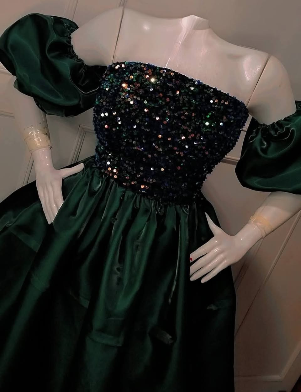 اللهم صل ع محمد وال محمد 
✨  تصميم وخياطة مروشة ✨
نحوّل القماش إلى أناقة تليق بكِ 👗
✂️ تفصيل وخياطة حسب الطلب والمقاس
🪡 دقة واهتمام بالتفاصيل
📍 خاجية – شارع 40
📱 واتساب: ***********

