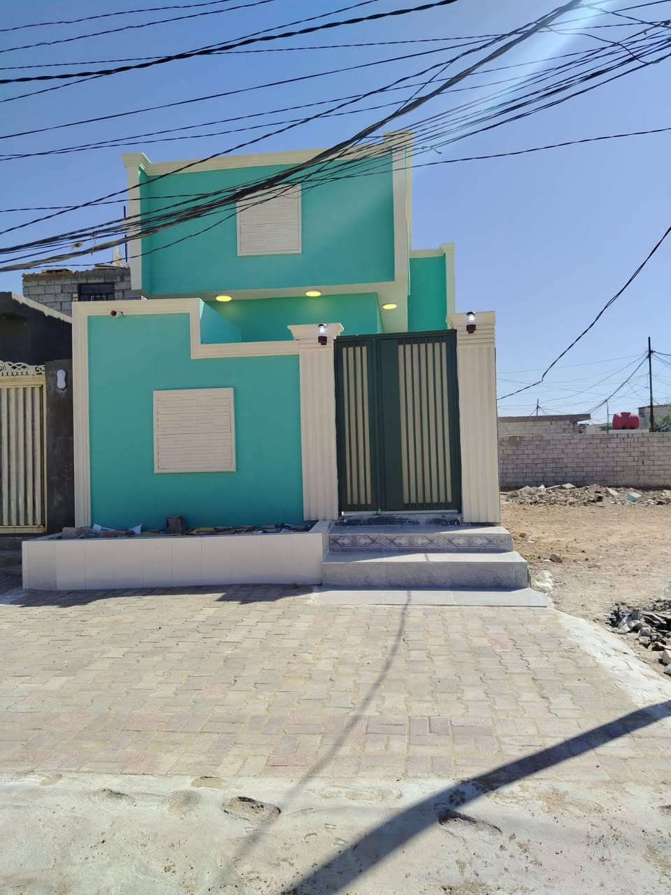 ♛ياﷲ دار للبيع مساحه ١٠٠م  شارع 30 
♛اساس صب البناء بلوك السقف صب كونكريت 
♛ سعر الدار ٤٢ مليون  مع المجال القليل
♛غرفه صاله  استقبال  مطبخ صحيات 
♛العنوان الكوفه البراكية  شارع المطار القديم قرب مجمع الحبوبي *********** مكتب المنصوري
