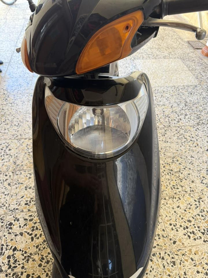 السلام عليكم سبيسي ياباني اصلي وكالة عامة مامبدل بيها بس تاير خلفي دهن اصلي وبين تفويلة وتفويلة بنزين محسن بيها الكفر بيه شخوط 
السعر  مليون وتلثمية 1300,000 وبيها مجال مكانها الشهداء قرب مركز الشرطة للتواصل هذا رقمي ***********
