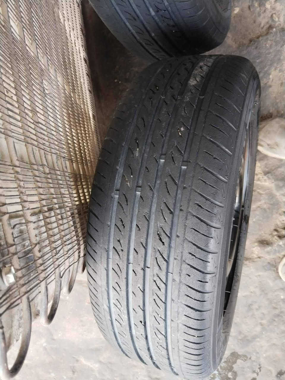 🟥🟥  سلام عليكم تخم تايرات وويالة نضيفات مابيهن شي 
مكان نجف حي العسكري قرب اسواق ادم سعرهن 150 وبيهن مجال حك الجية # مكلف بالنشر# رقم صاحبهن. ***********. للاتصال علة هذة رقم وبي واتساب تفاصيل اكثر اتصل. حجم 14 مال افيو 🟥🟥
