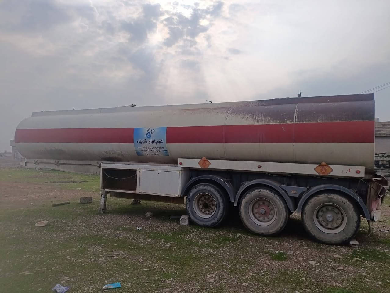 تەنکەر تاک تایە علوج 
مەزبوت بۆ ئیش 
سعر 38معامەلە 
شوێن سەیدساق 
***********.  ***********
