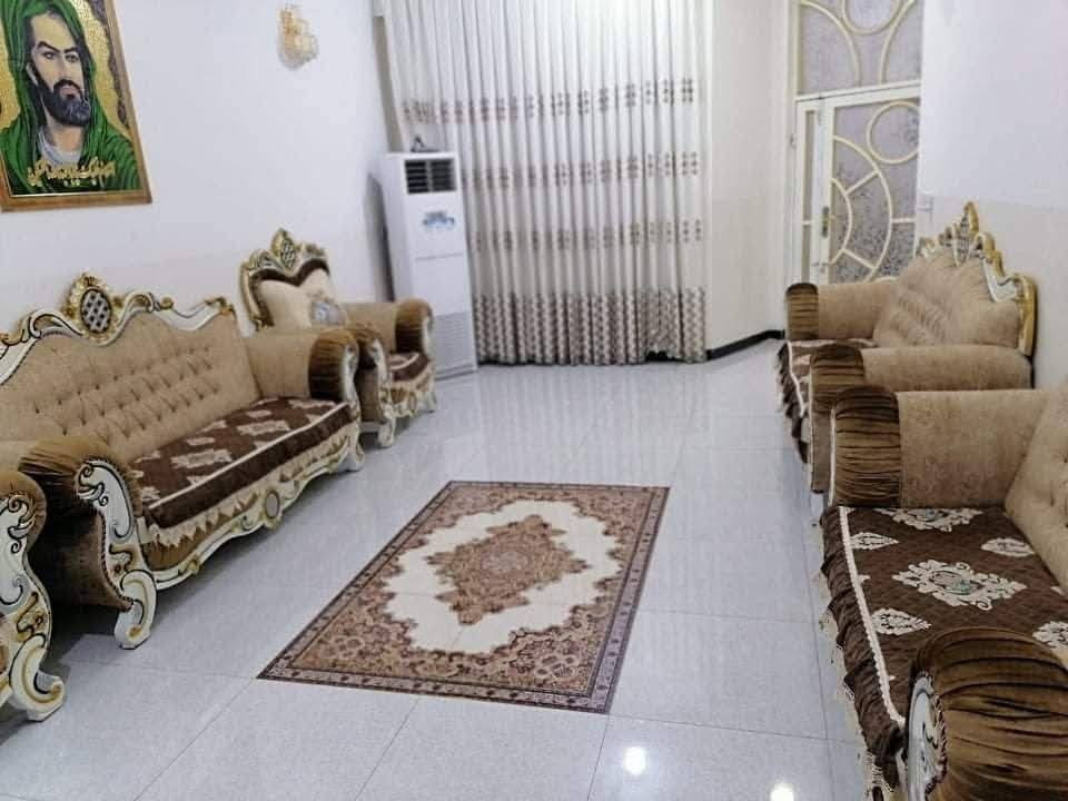 دار سكن للبيع في منطقه الخاجيه حي القضاه المساحه 200 م طابقين بناء حديث يتكون الطابق الأول من غرفتين نوم 4 / 5 وصاله داخليه 8 / 4 واستقبال 7 / 4  ومطبخ ومجموعة صحيه كذلك الطابق الثاني نفس تفاصل الطابق الأول للاستفسار التواصل عبر الخاص او واتس اب على الرقم ***********
