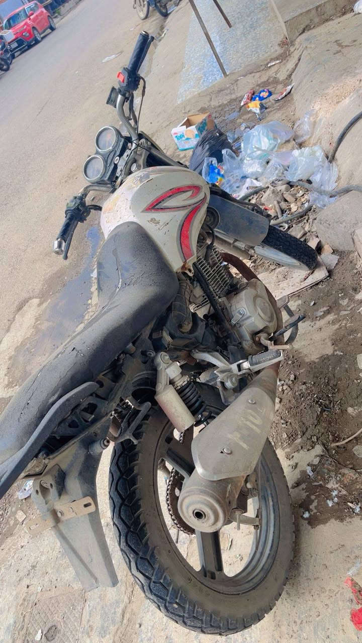 سكني للبيع محرك ممفتوح يرادله ترتيب سعره ٣٥٠اتصال ***********
