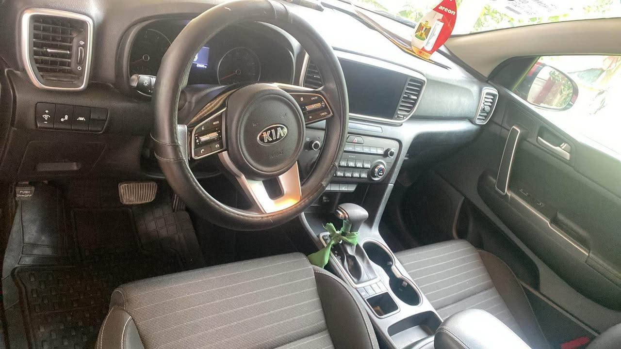 Kia Sportage2022 
لون أحمر مميز ✨
بحالة ممتازة جداً، استخدام نظيف ومرتب

✅ محرك وگير وفحص ممتاز
✅ داخلية نظيفة جداً
✅ شاشة + تحكم دركسون
✅ تبريد ممتاز
✅ سيارة عائلية مريحة واقتصادية
السيارة مرقمة بابل وبااسمي
السعر 200 وبيها مجال قليل 

📍 السيارة جاهزة للفحص بأي مكان
📞 للاستفسار والمراسلة على الخاص أو الاتصال
*********** حلة, بابل
