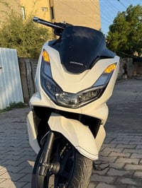 دراجه pcx ياباني للبيع موديل 2023 ماشيه 27 الف   بريكات ABS  مانع انزل...