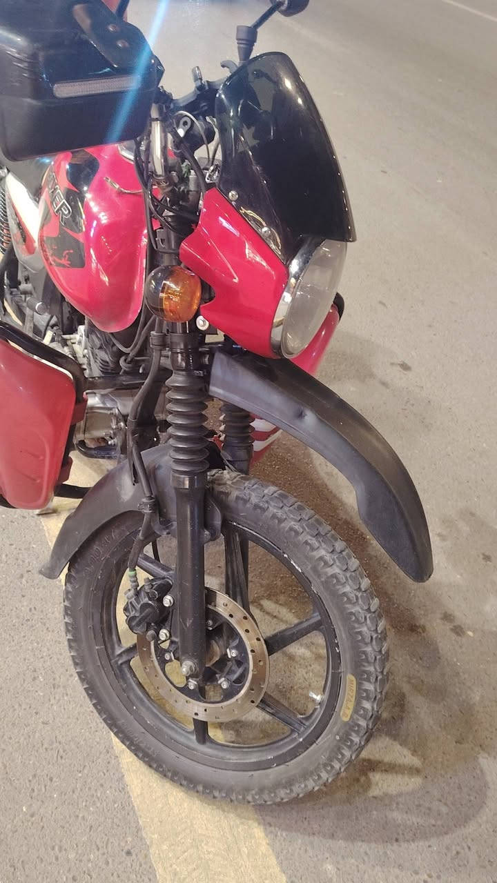 السلام عليكم دراجه بوكسر مو ديله 2023 رقم بغداد الإنكليزي ملاحظه دراجه مجفت صارله ١٥ يوم عرضها مليونين ونص بيه مجال  رقمي *********** مكاني بغداد الجديده كشره نظيفه دراجه
