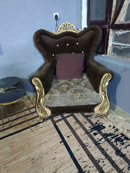 تخم عشر مقاعد نضافه 50 /100 السعر 200
رقم الواتساب ***********
