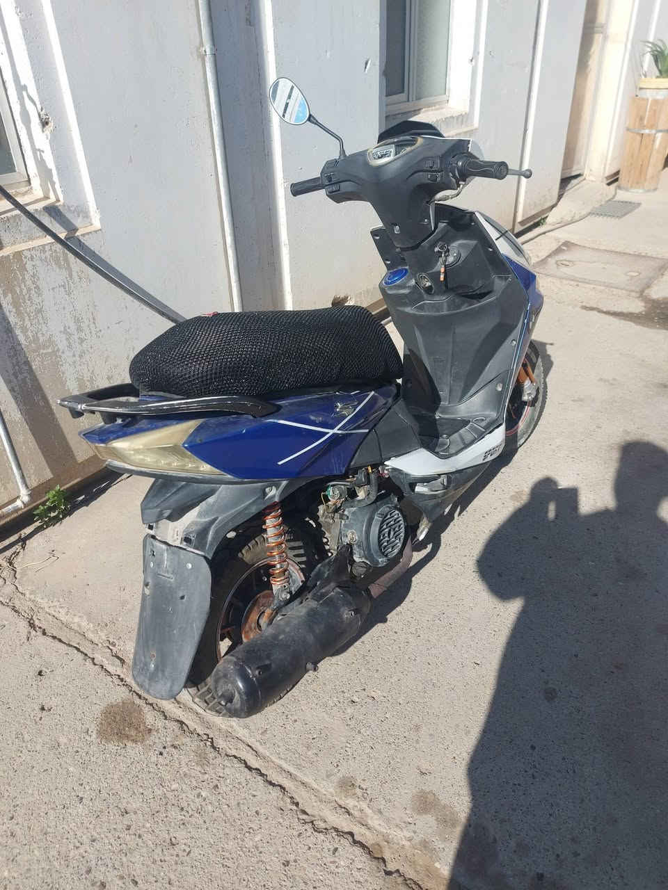 للبيع دراجه شغاله بس نقص كفر من جه وحده السعر 200 وبي مجال للتواصل ***********
