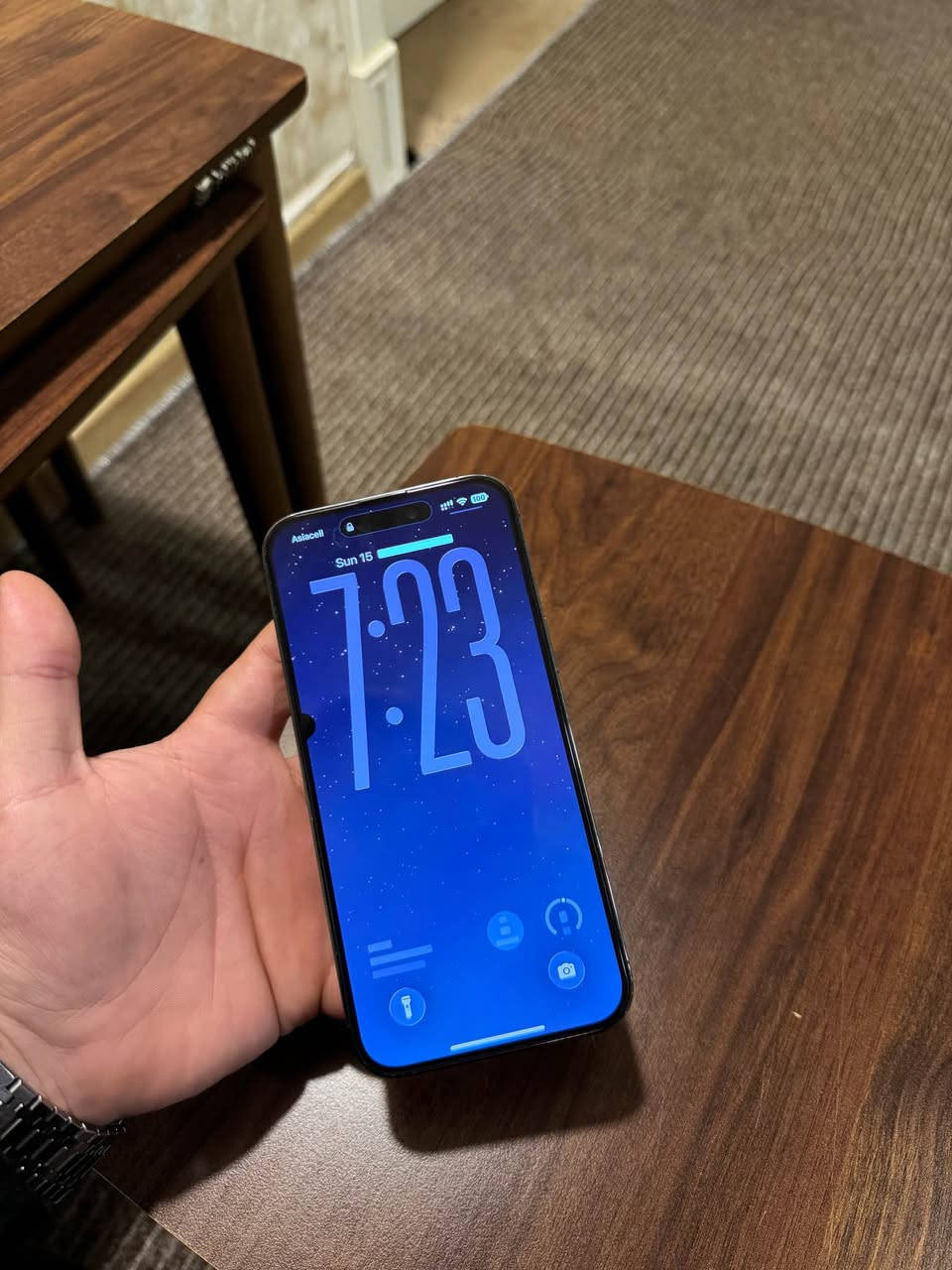 ئایفۆن 14 پڕۆ ماکس، ڕەنگی مۆر، زۆر پاک و بێ کێشە(100/100) وەک نوێ وایە. تەنها گلاسی شاشەکەی گۆڕدراوە بە ئەسڵی، پەڵەیەکی (خاڵێکی) زۆر بچووکیش لەسەر شاشەکەیە. مۆبایلەکە زۆر نوێیە، بیپشکنە ئینجا بیبە. پاتری 80٪، دوو سیم کارتە و کامل ئەشیای لەگەلە نرخەکەی 520 دۆلار و کەمێک مەجالی تێدایە.
***********
آيفون 14برو ماكس بنفسجي نضافه فول فول 100/100 جديد. بس گلاس شاشه مغير اصلي و هذا نقطة صغيرة علي الشاشة التلفون جديد تفحص بعدين تأخذ  بطاريه 80 و دبل سيم سعر520$ بي مجال بسيط
*********** أربيل, العراق
