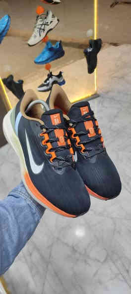 نايك ريننك سوبر ماستر فول نضافة 💯
قياس 43 نضافة 💯 بل 💯 
    صنع ڤيتنامي ✅🔥
اصدار حديث ✅ 
للاستفسار ماسنجر أو واتساب ***********
