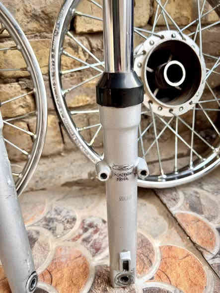 غراض نامه للبيع اصليات صدر نامه اصلي ابو الختم نضيف كلش جديد سعر 45 ويل امامي سعر 25 ولويل الخلفي 25 والكشن ب 15 مكان دوانيه حي الزهراء ***********
