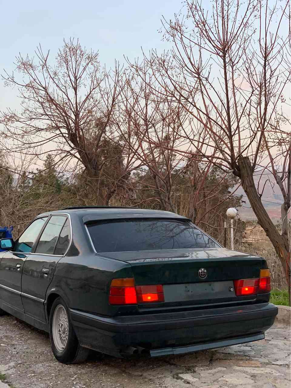 سەرەتا بە ناوی خوای گەورە 
BMW.1991.520i گیر عادی  گیرو گیرومەكینە بەشەرت تەقەو رەقەی بەشەرت   مەسو براوە  داعمو لیدرا بەشەرت پیشو دوای تازەم داگرتوە گرادنو نۆزڵ فیت پەم تازە گۆریوە دەعامی پشتو پیش ئیم  لەیت بیلادی نەو ڕەش ویل موشەبەك  كامل كارەبای ئیش داكات سڵایدە 
تیبینی سەیارەكە علوجە مالی مەدەنی بەشەرت 
*********** vibar لەسەرە كويسينجاك, أربيل
