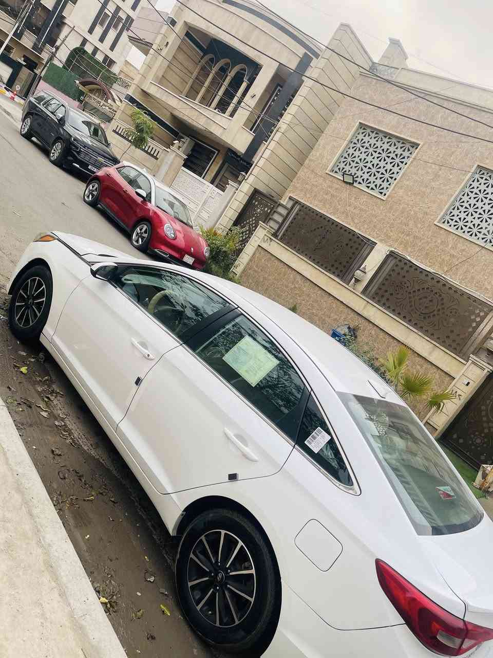 السلام عليكم سوناتة للبيع (بدون مراوس) موديل 2017 بيهة صبغ جاملغ وبنيد وجاملغ خلفية رقم شمالي وبسمنة تحويل ثاني يوم ماكو اي شكال علما ان السيارة علة ايدي استخدام شخصي صارلهة تقريبا عندي  ( ٤ ) سنوات 
مواصفات السيارة
(1) شاشة كبيرة+ كامرة خلفية
(2) تحكمات ستيرن+ ثلاث انظمة قيادية
(3) حساسات+ ويل كب
(4) مكينة ١٠٠/١٠٠
(5) كير درجة اولى
(6) ميكانيكيات وكهربائيات وحدادية مكفولات
(7) صدر وتبريد وتدفئة ١٠٠/١٠٠
(8) تخم تايرات جدد+ داخل غرفة جديدة بيجي
(9) السيارة جاهزة مابيها اي نقص 
(10) السعر ( ١٠٥ ) وبيها مجال المكان بغداد الكرخ للاستفسار ***********
