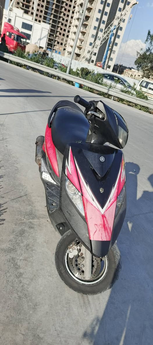 سلام عليكم ثعلب للبيع الدراجه نكره كل وقت او هندر واحد الدراجه كفاله عام من كلشي شلعه ومعدل وبيه رون مخيف بيه صلنصه رياضي او كلجات امامي خلفي رياضي او بيه تزويد خفايف مكاني بغداد سبع ابكار تواصل واتس اب ***********
