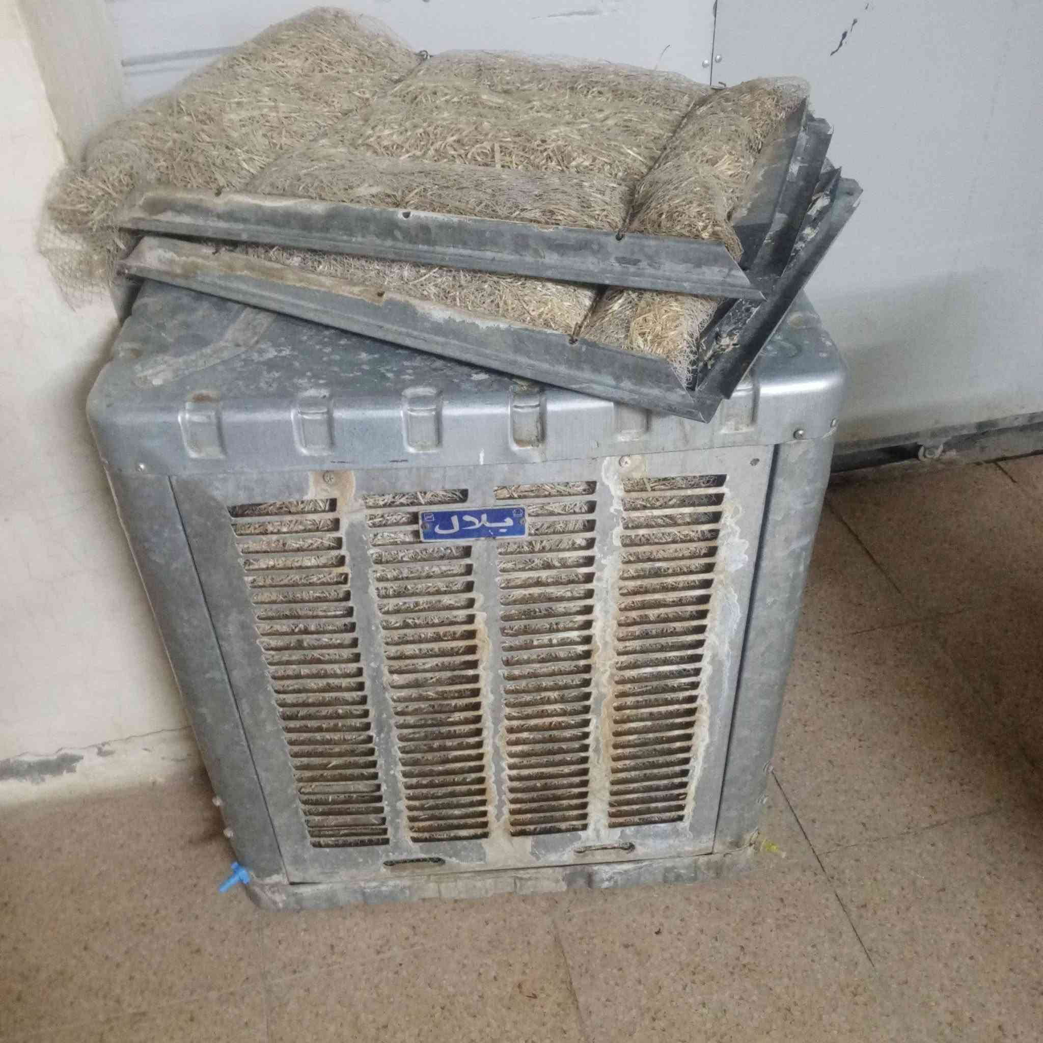 مبرده اخت جديده هواها ثلج وياها واتر وليف جدد
السعر 95 وبيها مجال 
الاستفسار على هذا الرقم 
***********
