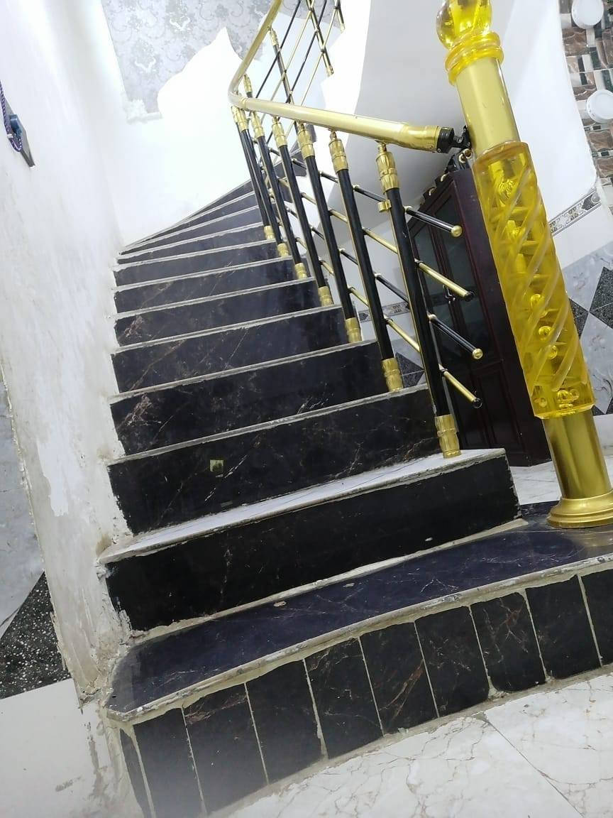 سلام عليكم بيت مساحته 100 متر جاهز طابقين بناء حديث كونكريت مسلح حي العسكري شارع  المحوله قرب مدرست النبوغ البنات بيع مبادرره ونقد اللاستفسار اتصال ***********
