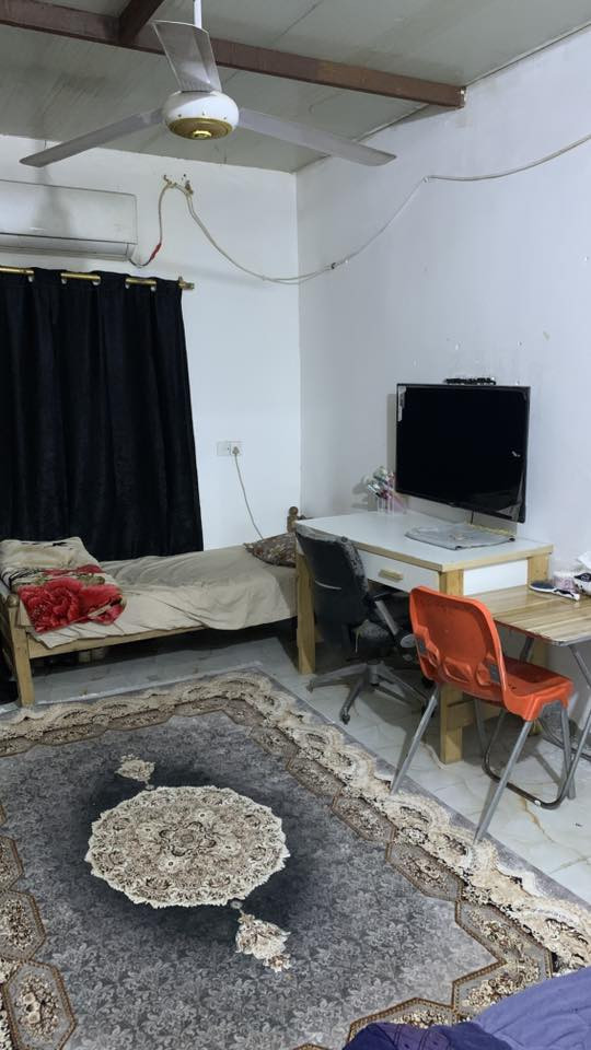 السلام عليكم
بيت للبيع غرفتين وصاله وهول داخلي وملحقاته الموقع مجمع سته قرب حسينية ولاية الامام علي البيت تابع للجمعيه يعني ما يجي ازاله واسع مساحته اكثر من ١٠٠ متر بي حوش  كبير الكهرباء نضاميه والمي نضامي سبب البيع محتاجين المبلغ مالته 

  للأستفسار الاتصال  ***********
