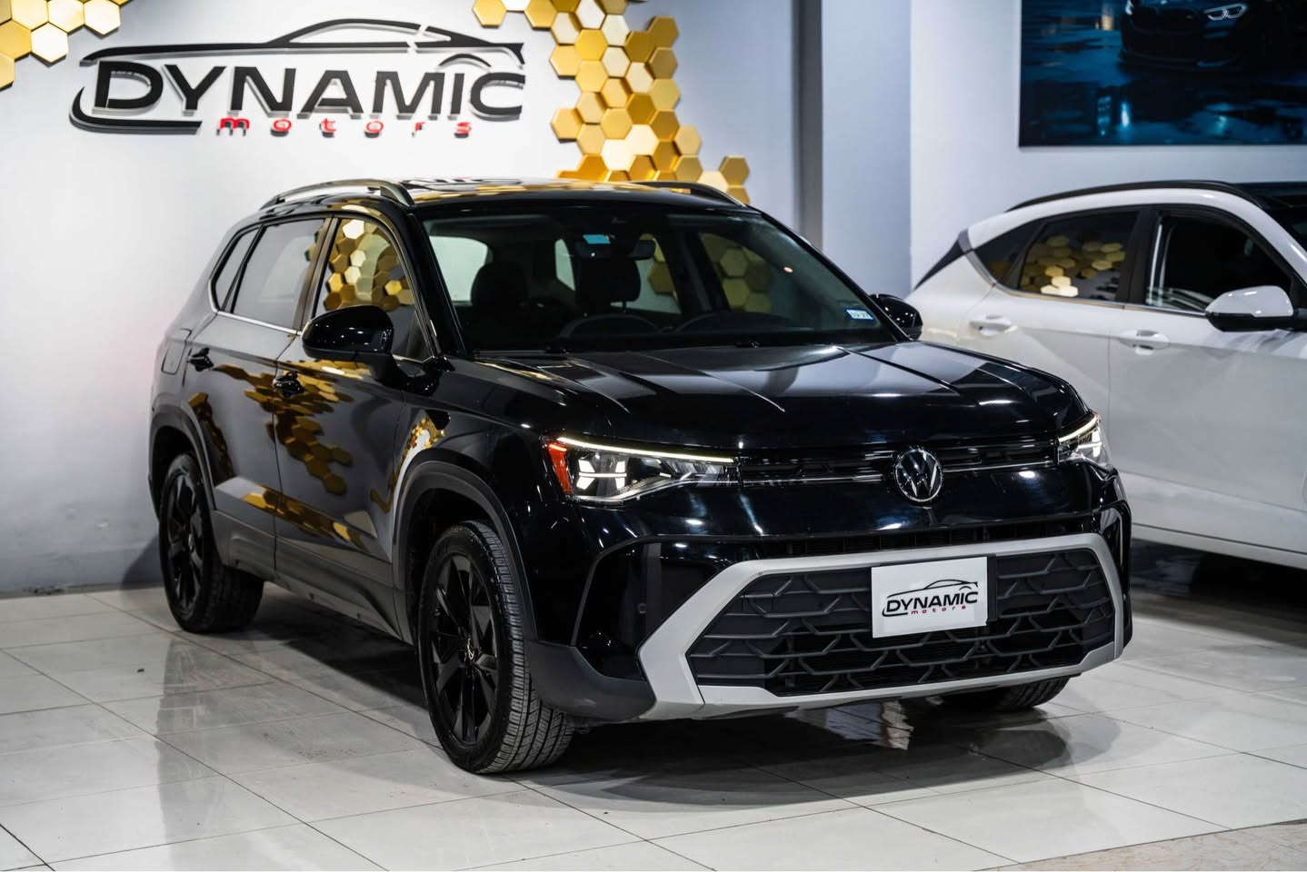 2025 VOLKSWAGEN TAOS
شكل جديد 🔥🔥🔥

موديل :2025
مواصفات : SE
محرك : 4 سلندر
وارد : امريكي
عداد : 39,000ميل
صبغ : فقط قبغ جنتة بجم كبس
ارباك : كل شركة سليم
رقم : ( موقط) ( كاتي)
ناونيشان هةولير جادةي حديد و خشب پيشنگاي دايناميك موتورز
بو زانياري زياتر پةيوةندي بكةن بة وتس اب
*********** أربيل, العراق
