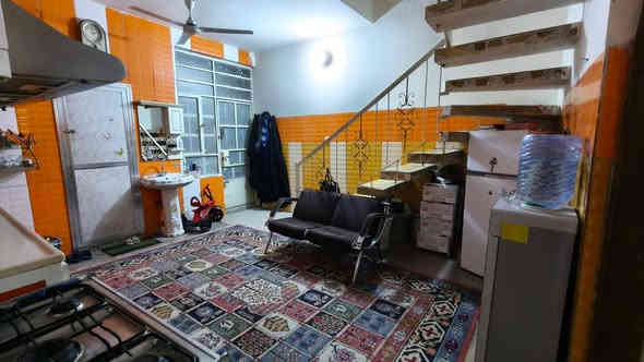 للبيع ..
       دار في الشعب _ العقاري الاولى بيت نظيف بناء 2013 مساحته 60م ( واجهة 4.5  ونزال 13) ماء كهرباء ميزانية موجودة قريب عن الشارع العام (5دقايق)  شارع عريض 15 م يتكون من مدخلين صالة٫ مطبخ وحولي مشترك صحيات وترك .. في الطابق الثاني غرفتين نوم   وبيتونة وسطحين 
الاستفسار  الاتصال على الرقم 
                                   *********** متوفر واتساب
