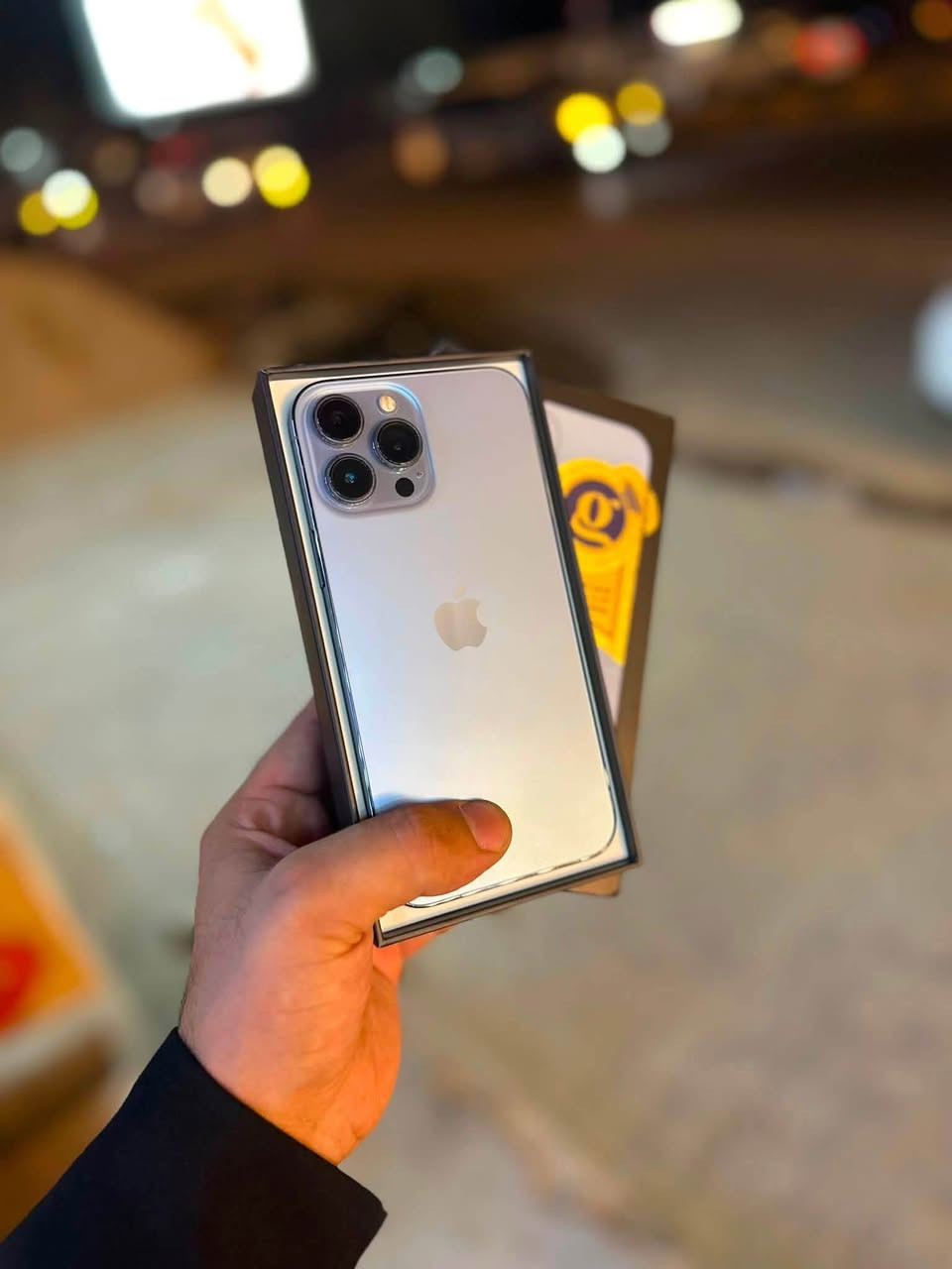 13 برو ماكس
ذاكره 256
بطاريه 81 بلادي نزلت امس بسبب تحديث
فولل للاخير
نضافه 100%
كارتون موجودة
سعره 690 الف وبي حك جيه بس 
مكاني نجف حي سلام
***********
