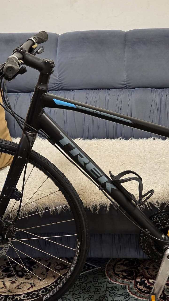 السلام عليكم
للبيع TREK FX2 Disc 2019 
اللون اسود مطفي
سستم شيمانو اسيرا خلفي وتورني امامي 8×3
بريكات تيكترو هايدروليك 
الدراجة قياس M
توجد خاصية اضافة البلوتوث في الماشة الخلفية
وباقي التفاصيل والصور موجودة
مكاني بغداد مجمع بسماية
للاستفسار خاص او على الرقم
*********** واتساب
