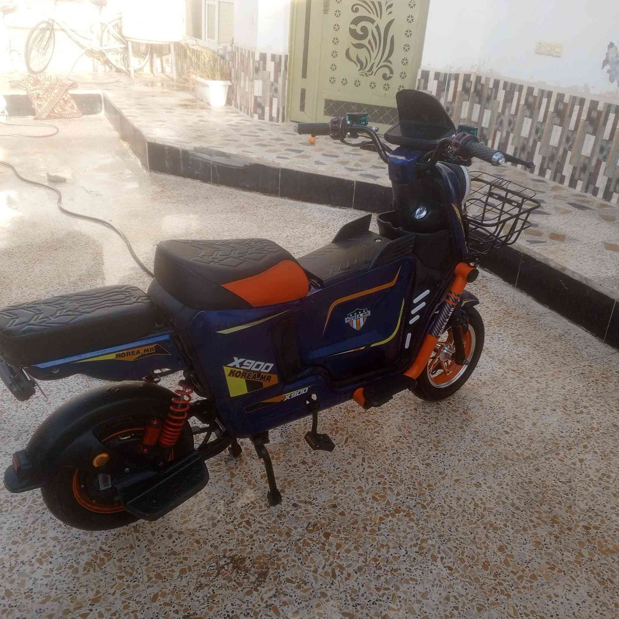 السلام عليكم شباب هذه المطور شحن للبيع السعر 550 هذه الرقم يتصل ***********
