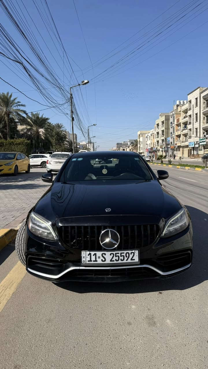 السلام عليكم
للبيع 

مارسدس c300 
الموديل 2021 

اللون اسود 
السيارة حادثها فقط بنيد مصبوغ 
لا لغد ولا شواصي السيارة جديدة صور الحادث بالمنشور 

الايرباك ولا واحد طاك 

رقم بغداد باسمي 

فول مواصفات 

للاستفسار 
***********
