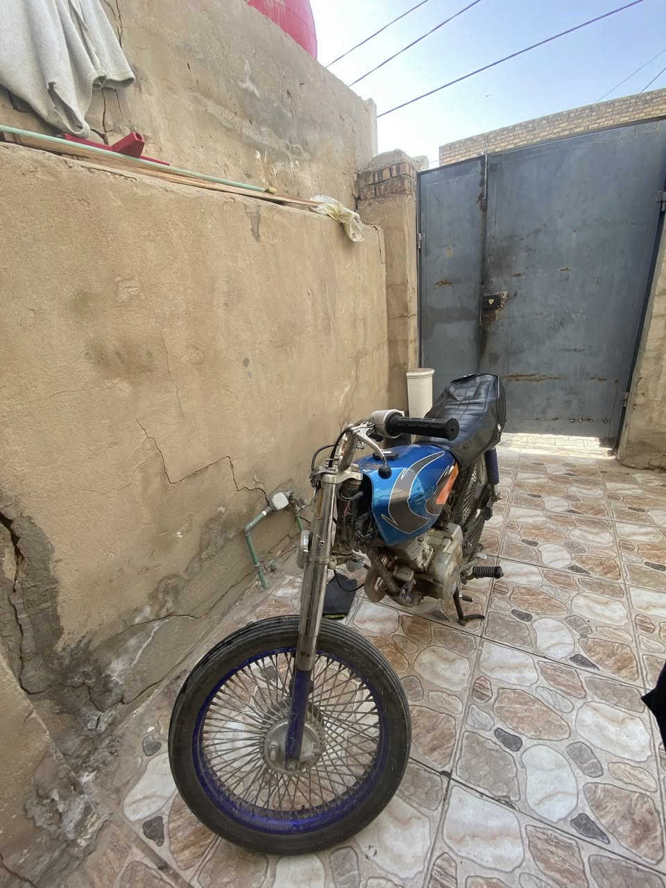 سلام عليكم دراجة أربعة كير كلك مكينه ٢٠.  سعرهة ١٧٥. 
المكان نجف رقمي ***********
