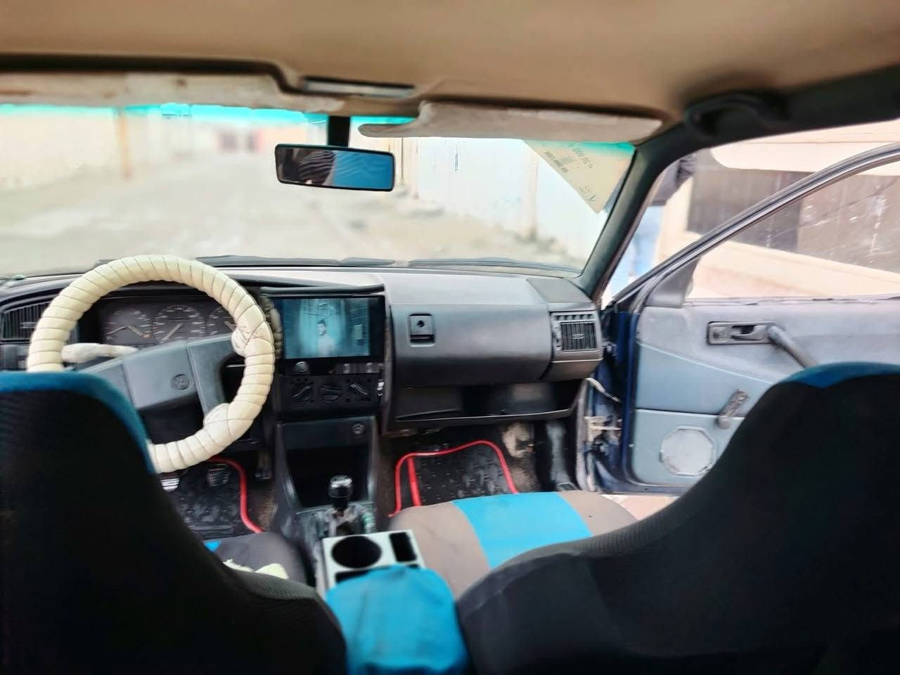 السلام عليكم سياره باسات للبيع بيها كاربون بانزين رقم نينوى للستفسار الاتصال بل رقم ***********
