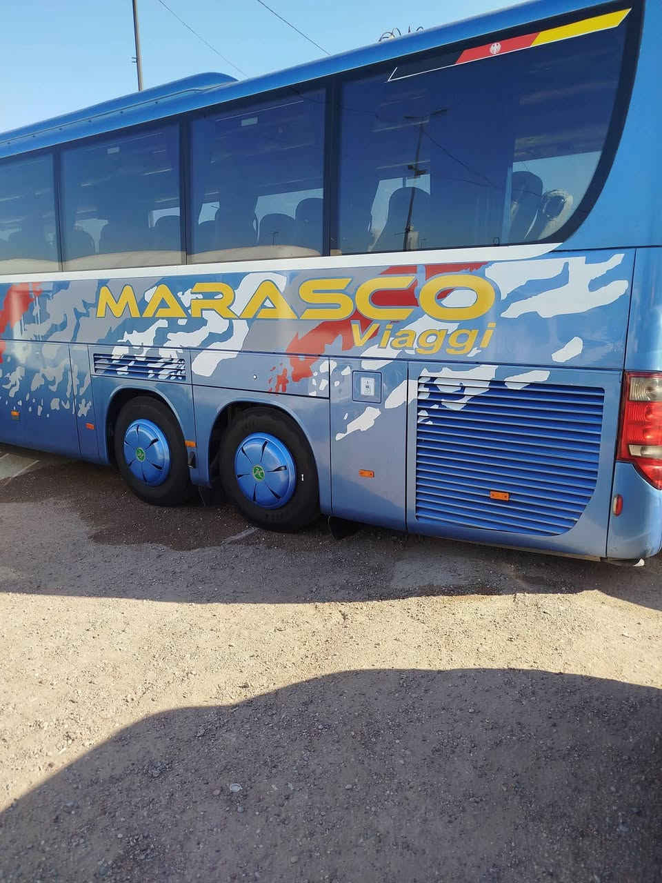 جيتية للبيع 16مكينة 6 كير صطر 57 نفر 2005 تبريد ابو زعانف تخم تاير حدادية جديدة رقم نكليزي تحولي ثاني يوم بيع فقط ***********
