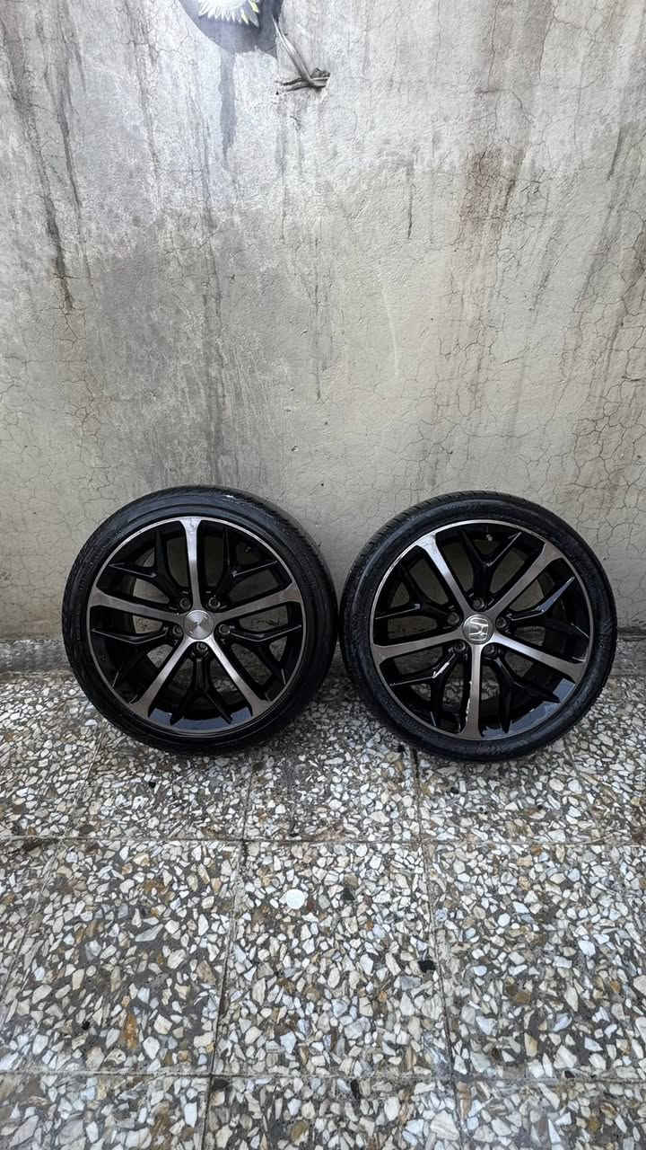 للتواصل وتساب موجود ***********السلام عليكم ويلات سيفك اصلي 3 قطع زوج مشابهات واحد يختلف يرهم من موديل 17 لل22حيل انضاف قيم وأخذ
