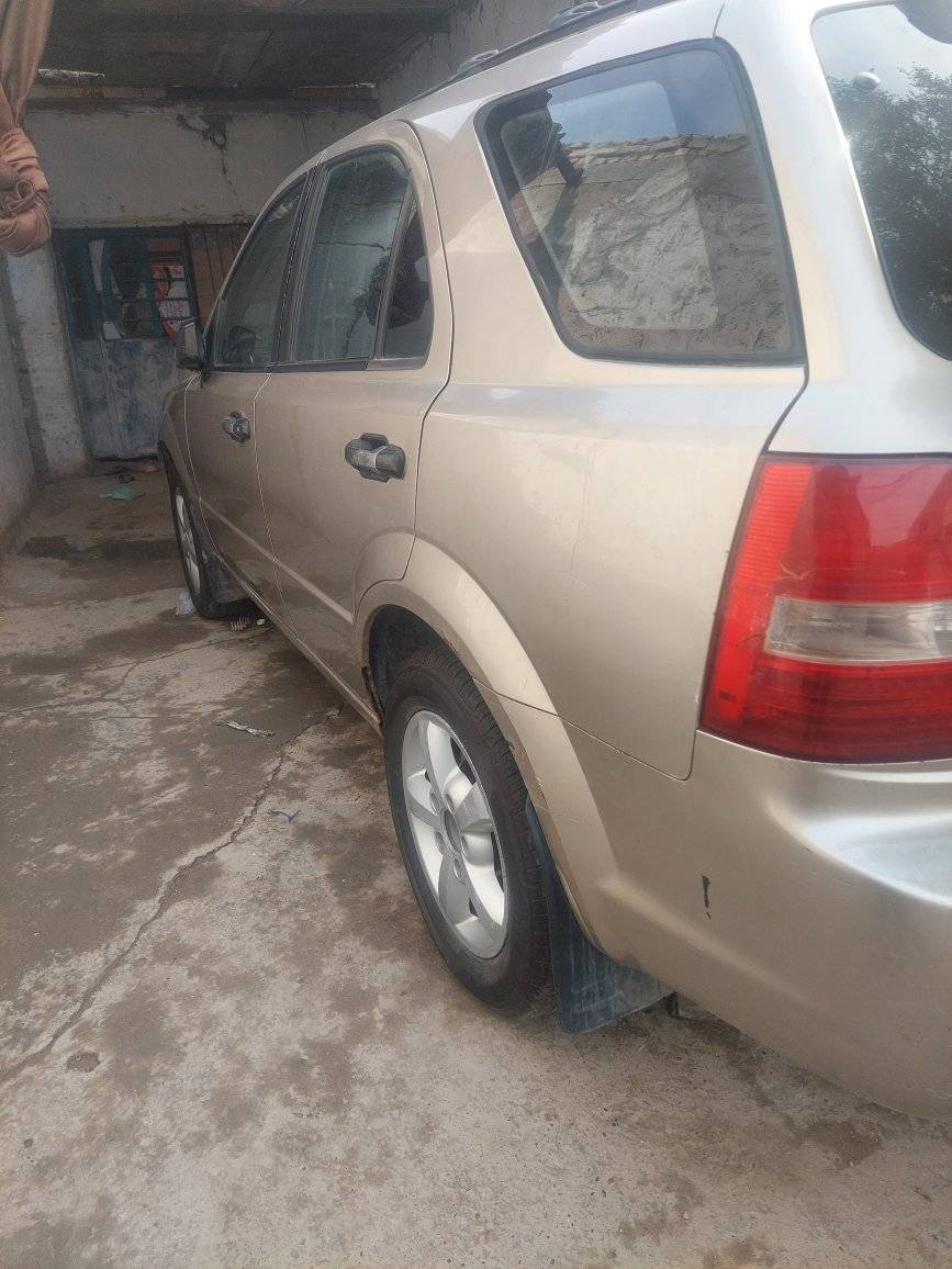 سلام عليكم للبيع كيا سورنتو موديل 2007 وأرد امريكي رقم سليمانية دولي بسمي سنوية ل ٢٠٣٠ هزة جديدة فور ويل السيارة صار بيها كازكيت وابيع على وضعها وسعر المحرك ٩ ورقات وباقي  لسيارة كفالة كير صدر تبريد منضومة كاملة جديدة تخم تاير شواصي مكفولة كله وضع شركة مكاني بغداد الامين الثانية والسعر 75 وبيها مجال قليل *********** وبيها بص جاملغ الامامي صبغ وسيارة جاهزة 7 راكب
