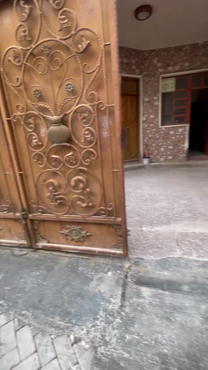 السلام عليكم
بيت الايجار طبكه سياره
موقع شارع جامع جلال
١٢٠ متره غرفتين وصاله بيت نضيف وطرمه جبيره
تواصل واستاب 
***********
